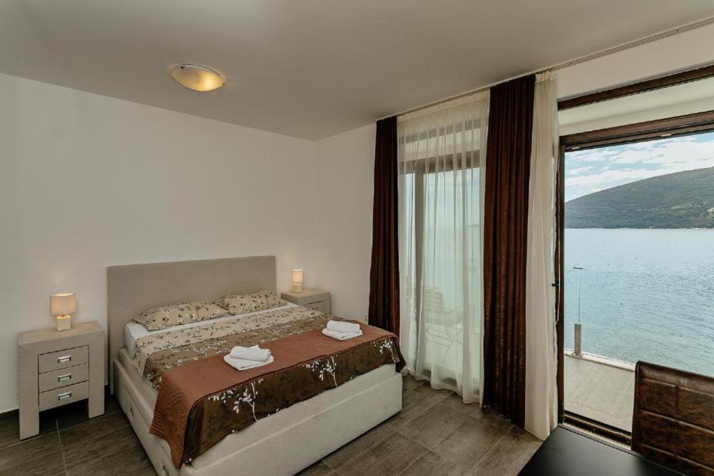 Apartments Joy Херцег Нови Екстериор снимка