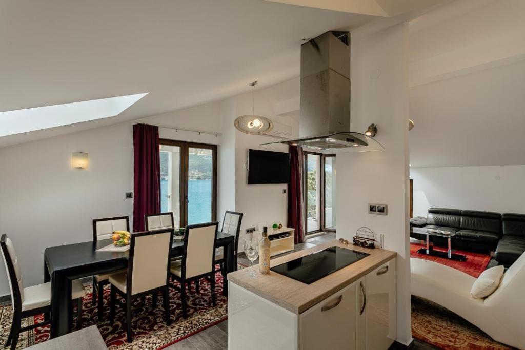 Apartments Joy Херцег Нови Екстериор снимка