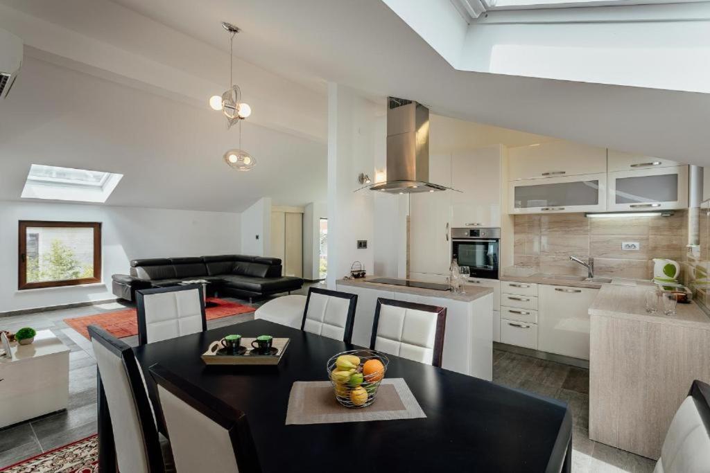 Apartments Joy Херцег Нови Екстериор снимка