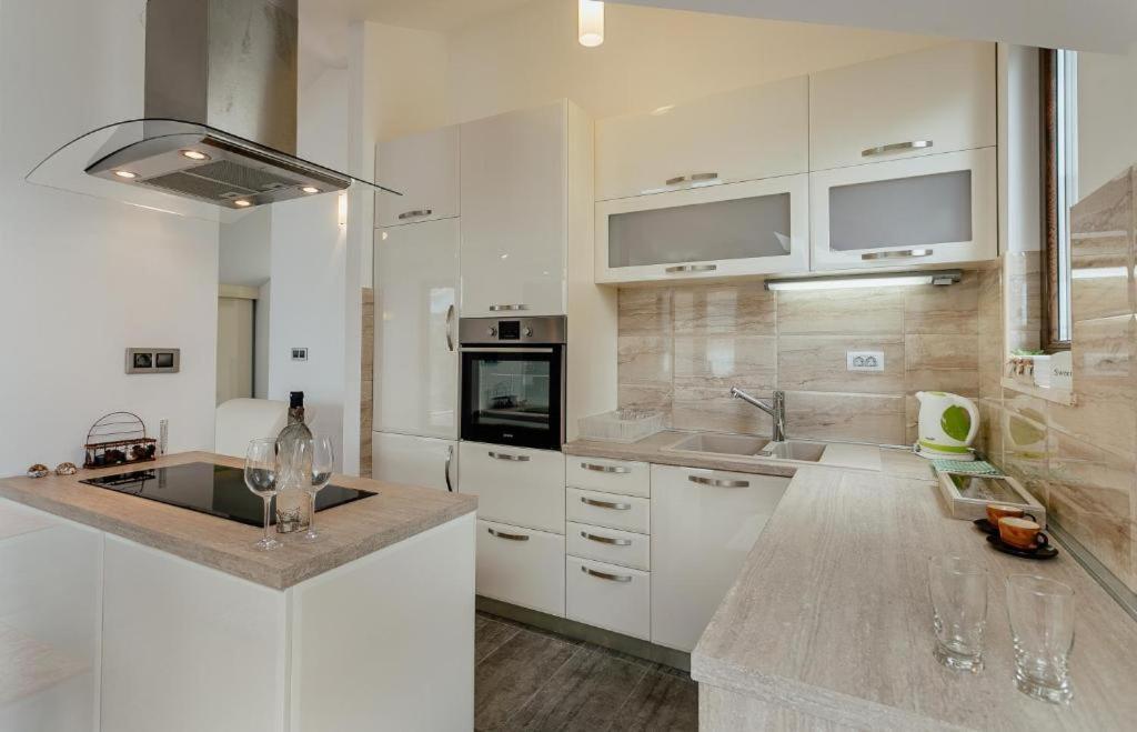 Apartments Joy Херцег Нови Екстериор снимка