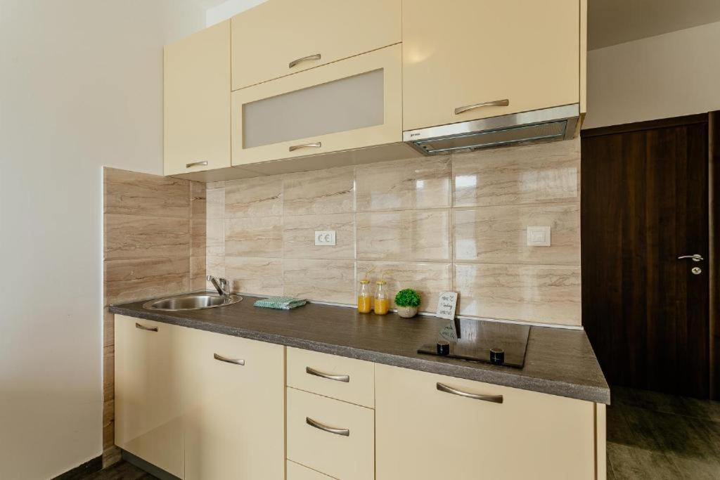 Apartments Joy Херцег Нови Екстериор снимка