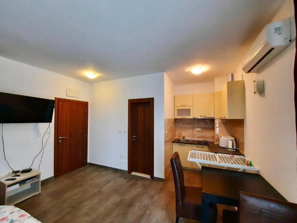 Apartments Joy Херцег Нови Екстериор снимка