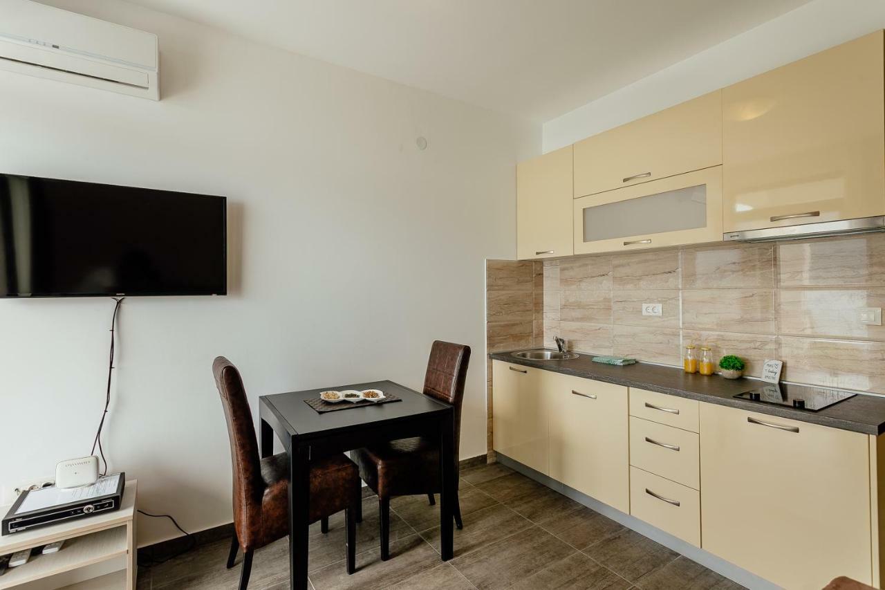 Apartments Joy Херцег Нови Екстериор снимка