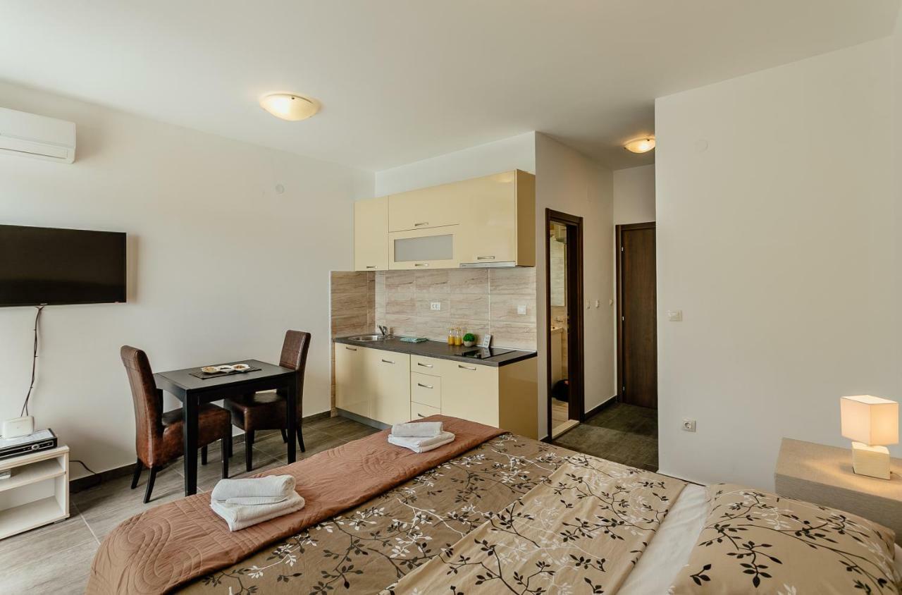 Apartments Joy Херцег Нови Екстериор снимка