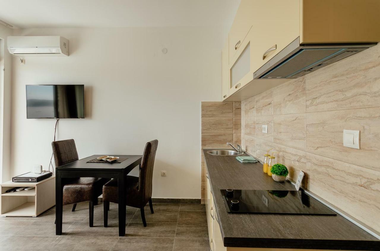 Apartments Joy Херцег Нови Екстериор снимка